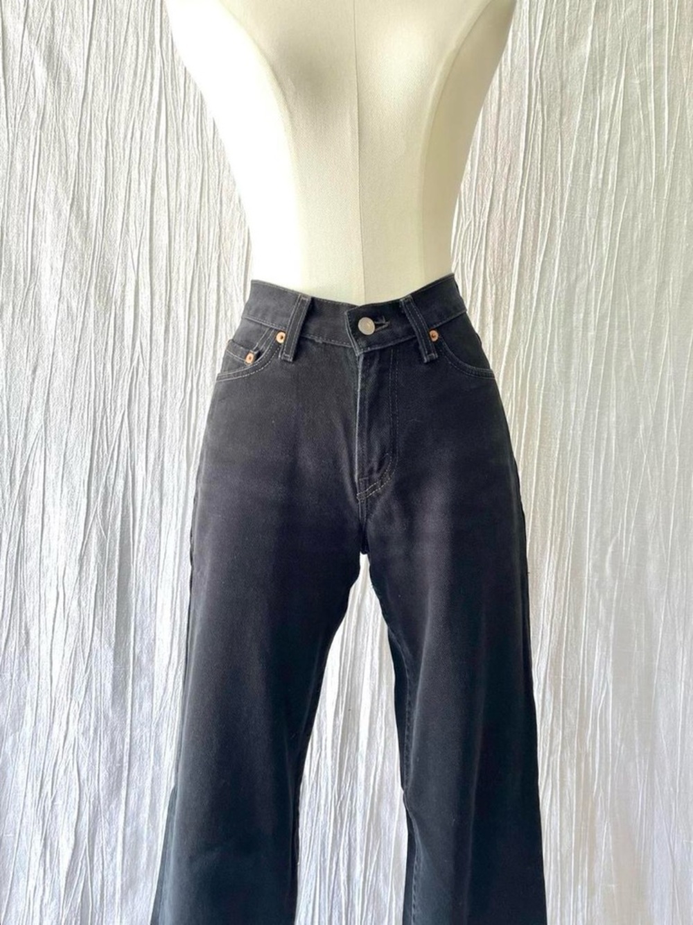 Vintage Deadstock Levis TINY black "low cut" 100% cotton 2003 Jeans- size 23-24 - Picture 2 of 8